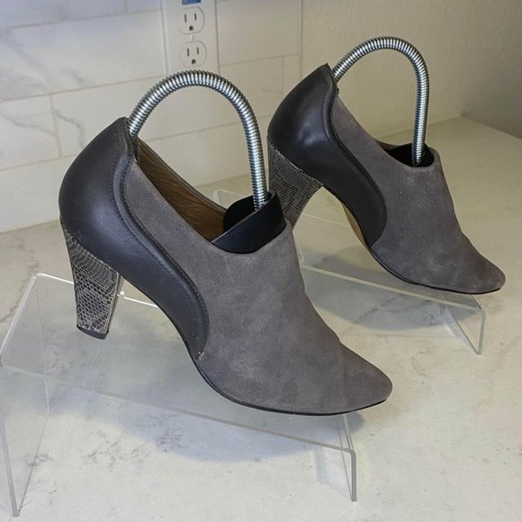 Elegant and Unique: Donald J Pliner Suede Leather Slip On Heels Size 8 - Picture 5 of 6